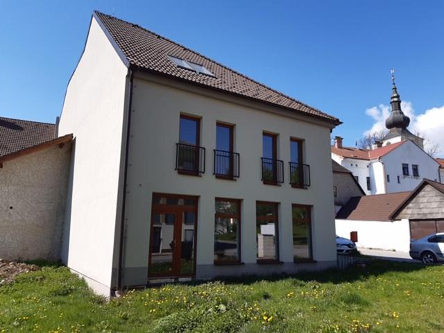 Apartman Kamenice Kamenice nad Lipou Exterior foto